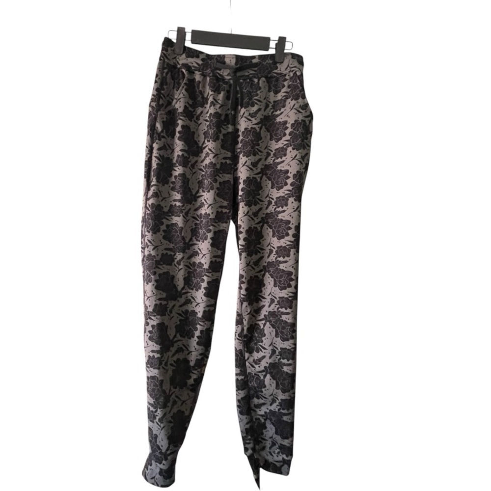 PopFit Gray and Black Floral Jogger Pants Size Medium
